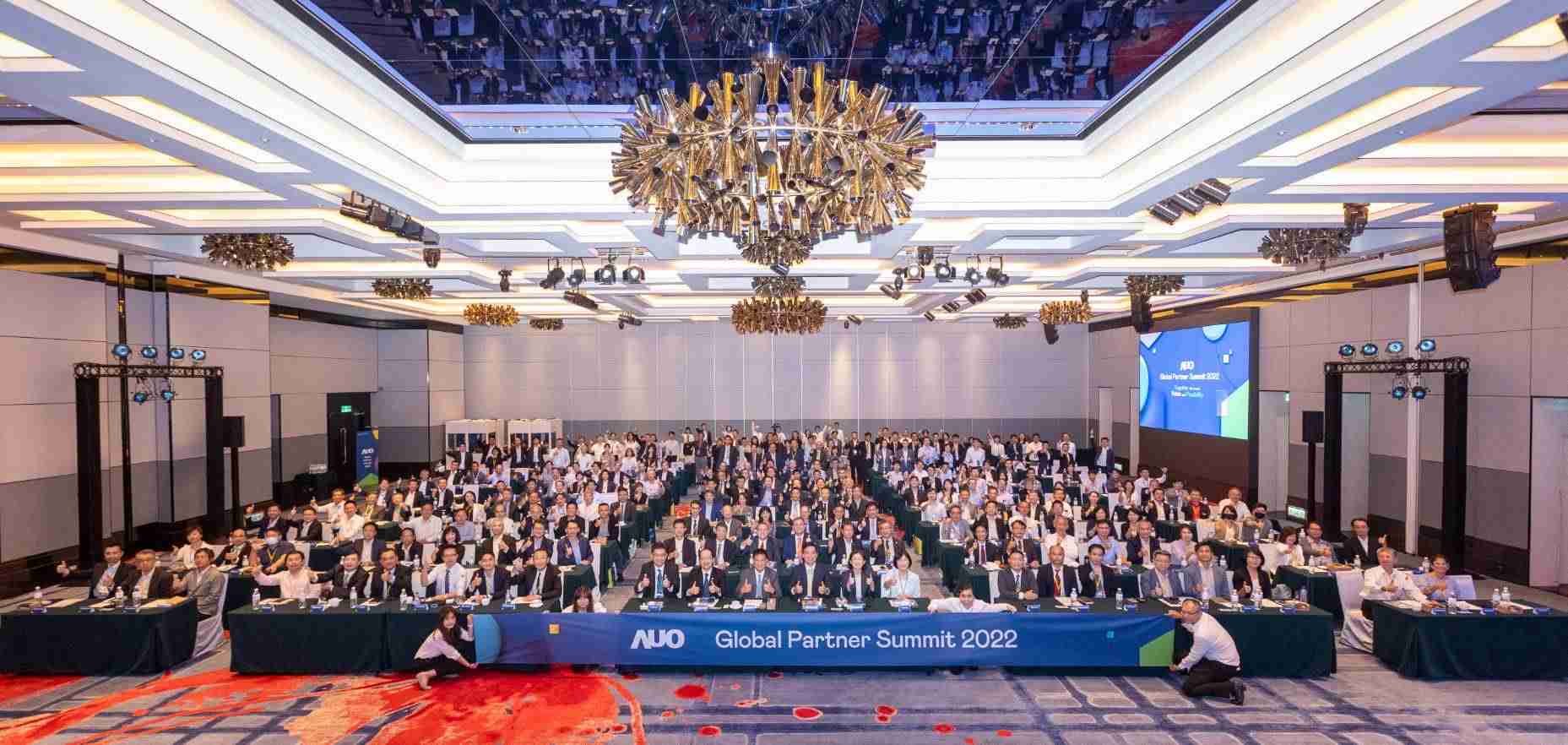 友達推動「安心、、、創新、、、用心、、、、同心、、盡心」五星職旅，，，為菲籍員工打造全方位照護，，，，首度贏得「人權實踐與發展領袖獎」殊榮