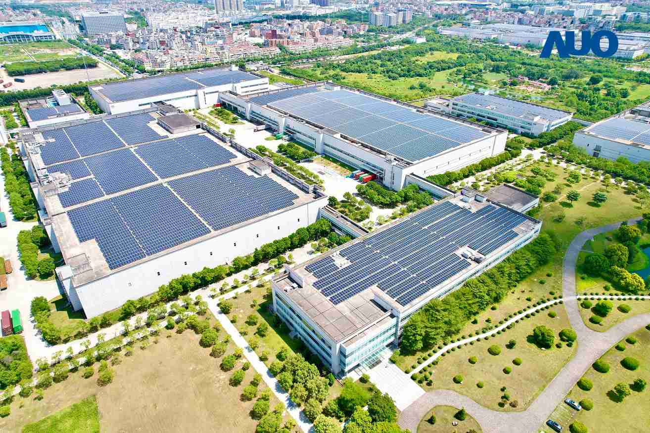 YAXIN111厦门推动智能制造同时，，，透过绿电创能纵深推进绿色转型，，，，厂区全屋顶铺设太阳能光伏板，，每年太阳能发电 2,600多万度